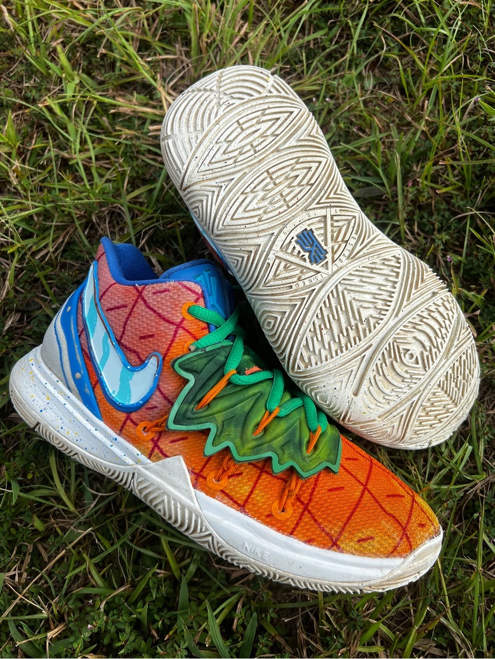 CLEAN Nike size 5.5 Womens Kyrie 5 V Spongebob Pineapple shoes